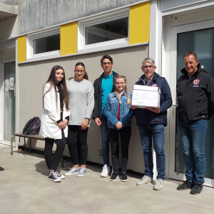 Remise de parrainages aux représentants de l'association