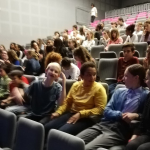 Dans les gradins